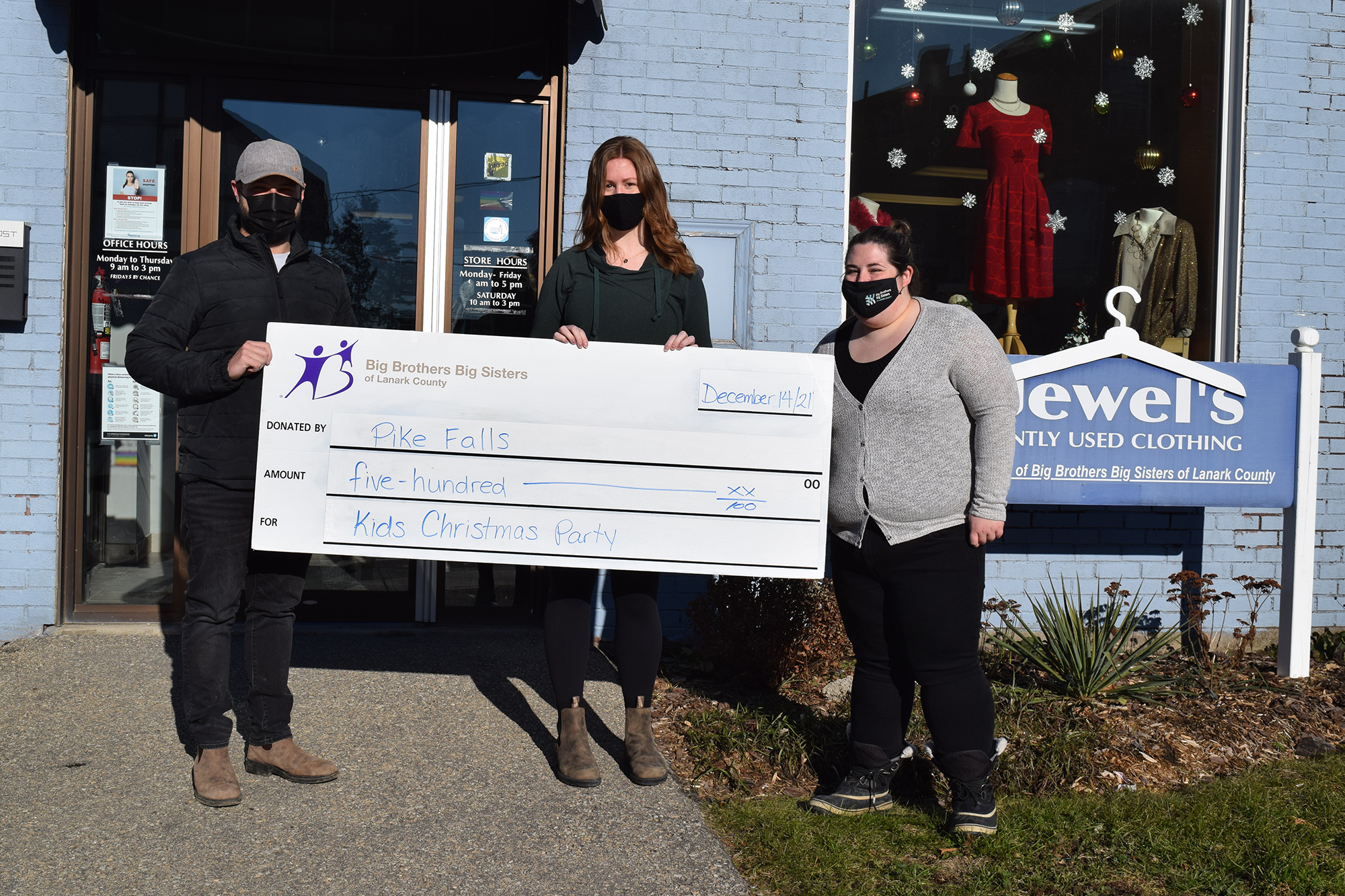 Pike Falls Classic donates $500 to BBBS of Lanark County